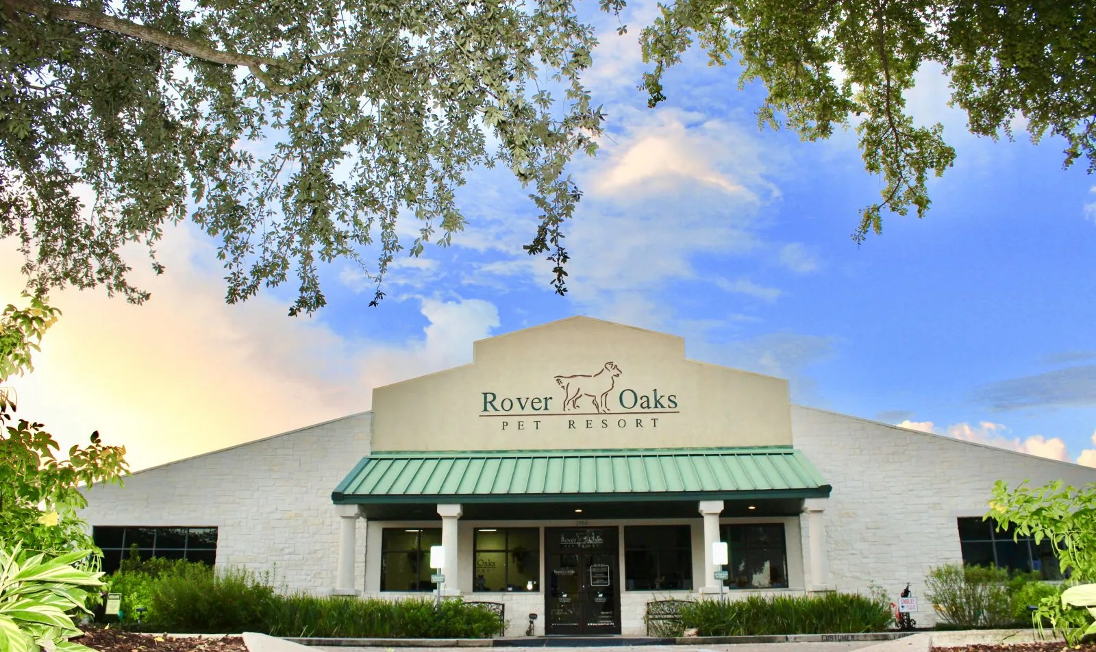Facility tour at Rover Oaks Pet Resort